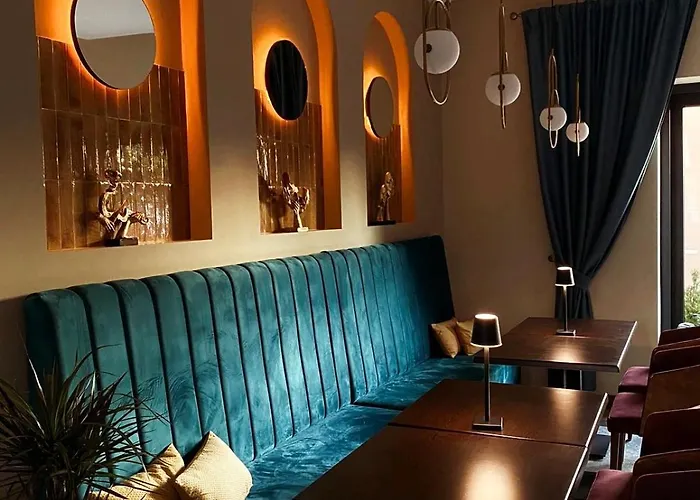 AVIOR Garni Hotel